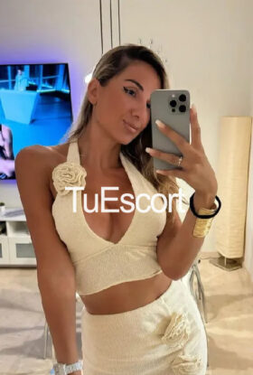 Mia hot