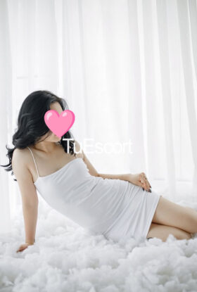 Luci una chica asiática en Girona
